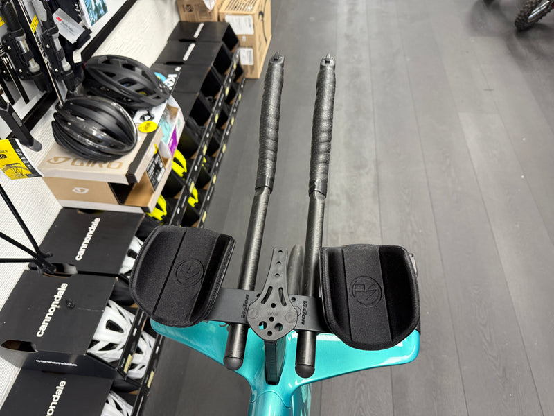 Cargue la imagen en el visor de la galería, 2026 Bianchi Aquila Disc Tri Rival AXS - Triathlon Bike
