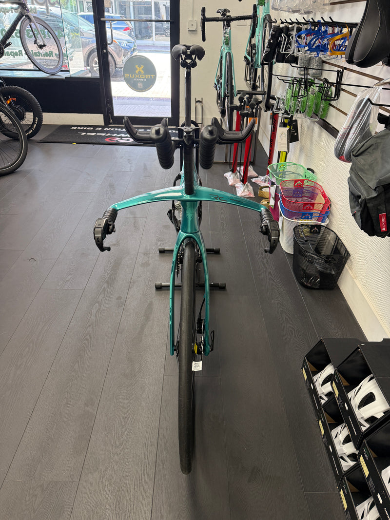 Cargue la imagen en el visor de la galería, 2026 Bianchi Aquila Disc Tri Rival AXS - Triathlon Bike
